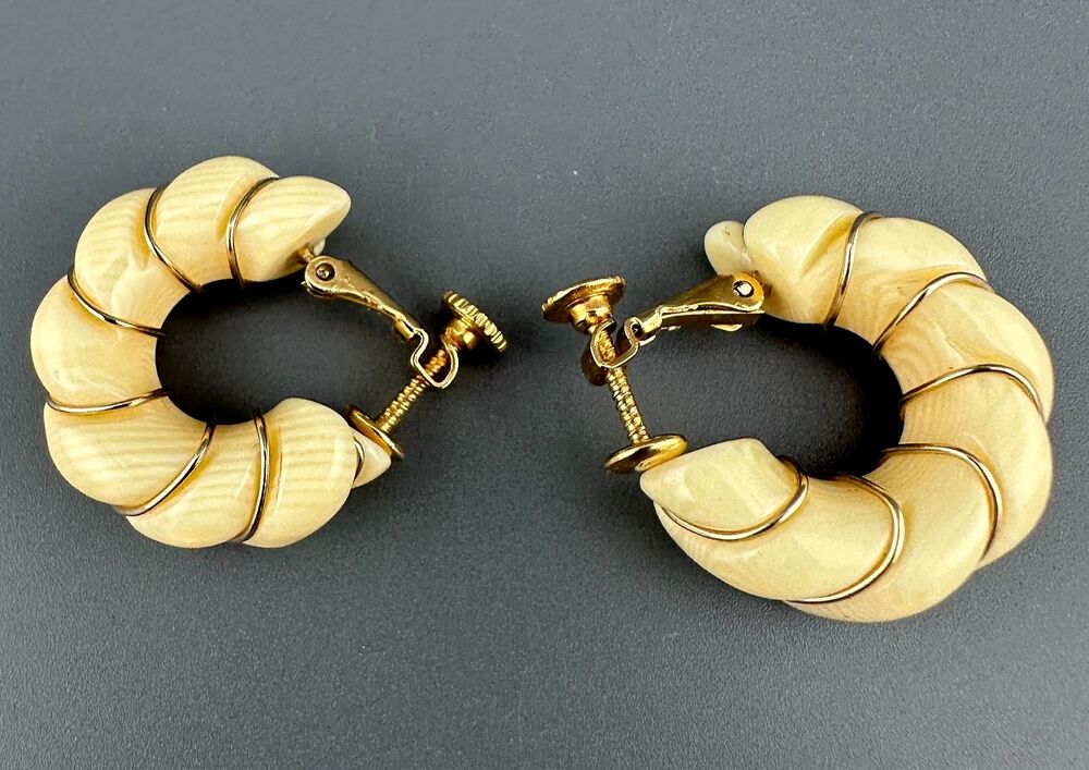 Vintage Napier Hoop Earrings MCM Cream Shrimp Gold Tone Clip Screw Signed - Picture 3 of 11